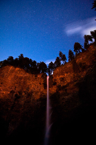 Multnomah Falls by Dan Strother