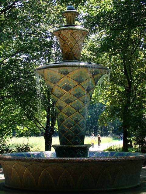 Der Mosaikbrunnen im Dresdner Park