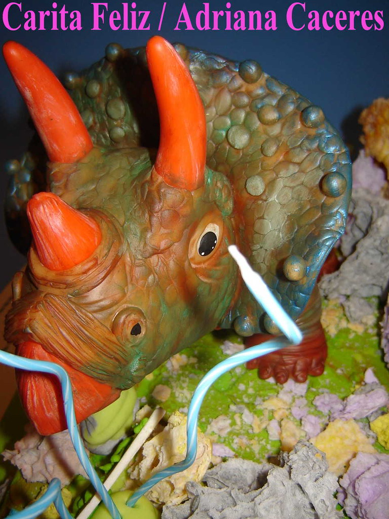TORTA DINOSAURIO | Dinosaurio tricerapto modelado a mano en … | Flickr