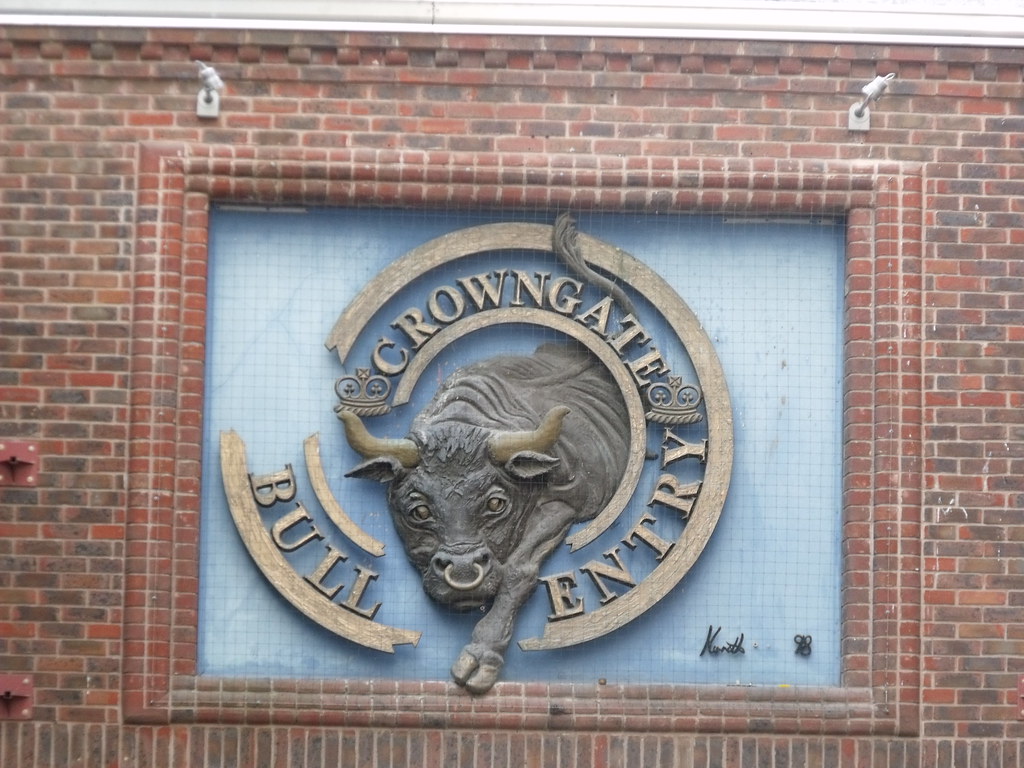 Crowngate Bull Entry | a sign of a bull on a shopping centre… | Flickr
