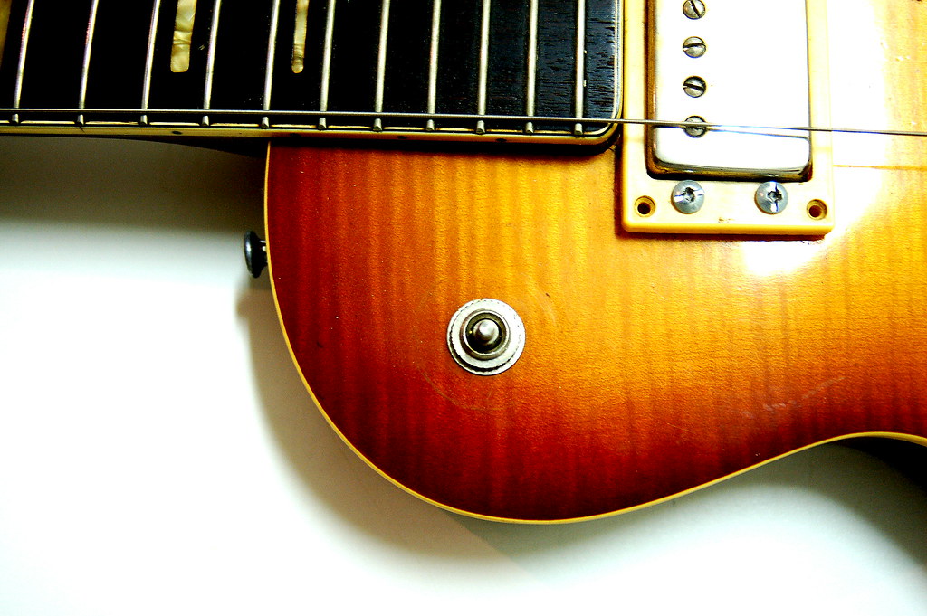 Old guitar | Stringless | HOWWLS.PHOTOGRAPHY | Flickr