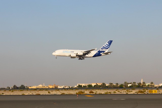 A380 landing at the Dubai Air Show 09