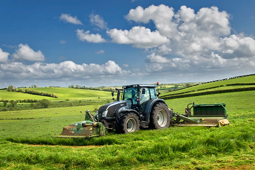 tractor grass canon butterfly landscape spring view farming sigma bluesky mow cutting agriculture silage wilting mowing mowers ulster ryegrass 70d 1770mm valtra 1stcut ensile grasssilage alanhopps