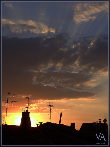 Atardecer nuboso en San Millan / Cloudy sunset at San Millan by Trensamiro, ■ Cloudy sunset with pretty sun beams at San Millan de Juarros (Burgos, Spain).
Taken handheld in