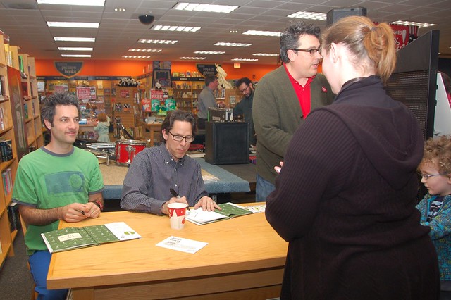 They Might Be Giants at Borders Books, Braintree MA