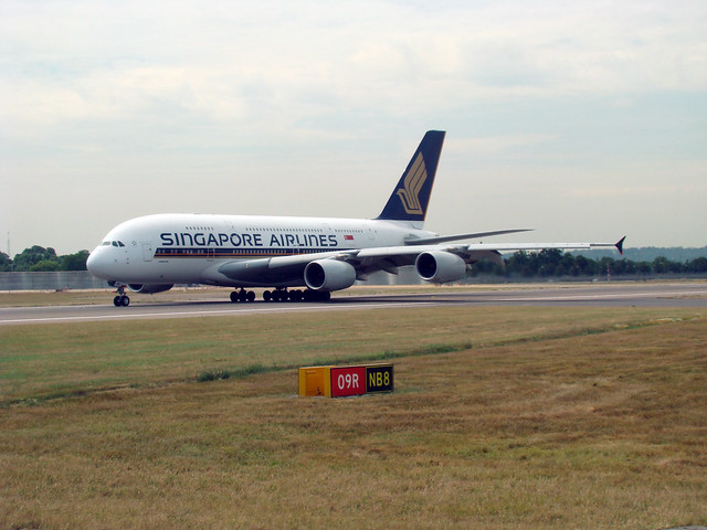 London Heathrow LHR Airbus A380-841 9V-SKE Singapore Airlines