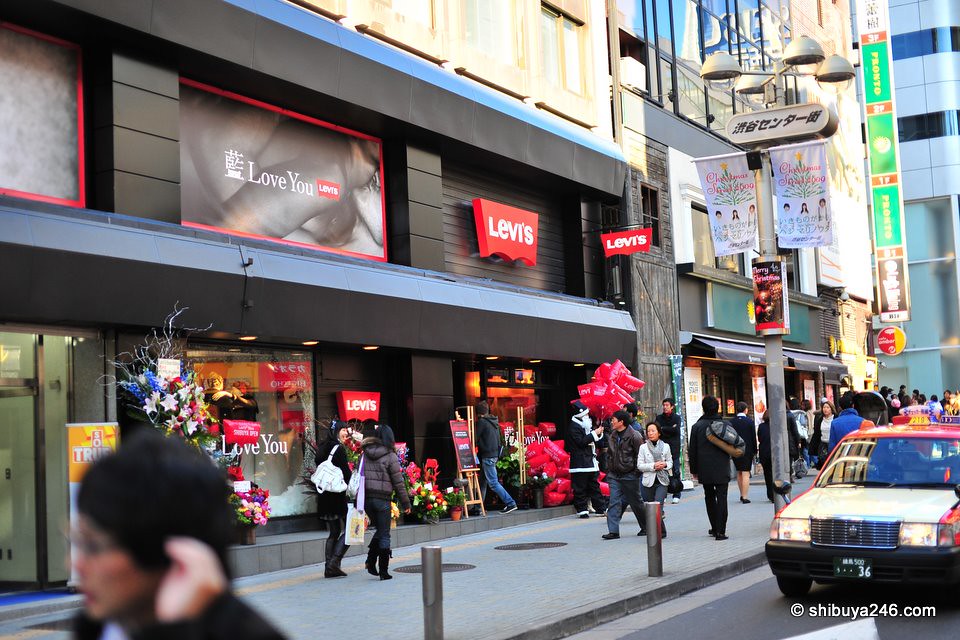 Shibuya LEVI'S store | LEVI'S now on sale in Shibuya. | Shibuya246 | Flickr