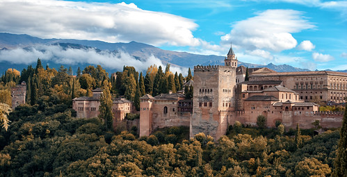 alhambra granada andalucía españa spain espagne espagna europe europa city ciudad ciudades cityscape landscape paisaje paysage monumento monuments color colorful colour colors colorido montañas mountains montagnes sierranevada beauty belleza castillo castle palace palacio skyline skies ceilo horizonte travel trips turismo tourism touring tournament journey viajes vijar places lugares nikon nikond3000 d3000 miguelangelsgr miguelonphotography sunset atardecer luz light outdoor exterior