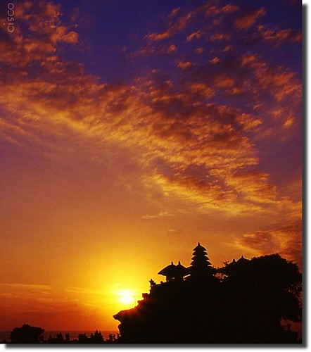 sunset bali indonesia temple tramonto cisco uluwatu tanahlot photographia thesuperbmasterpiece “photographia” saariysqualitypictures