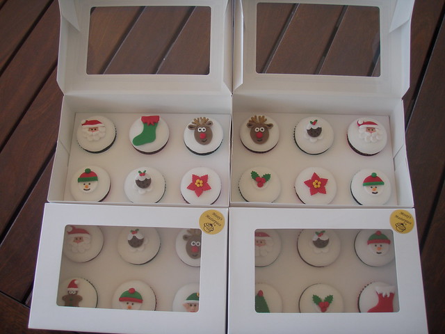Mossy's Masterpiece - Christmas fruit cakes in gift boxes