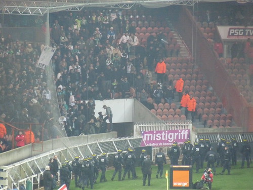 CRS et supporters stéphanois lors de PSG 3-0 ASSE - Photo Je… - Flickr