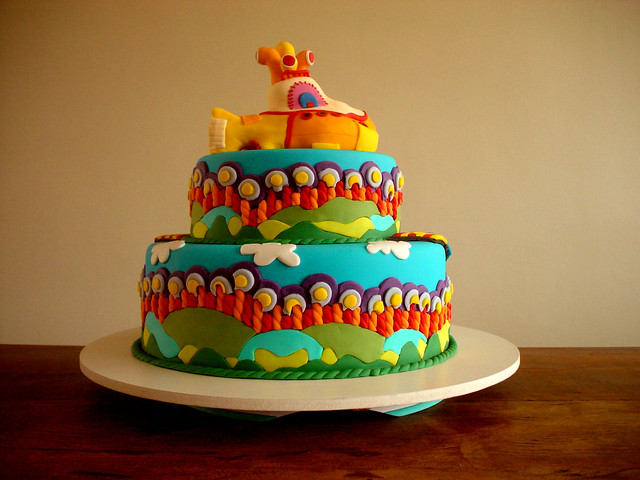 Bolo Yellow Submarine (Yellow Submarine Cake) - Capa da revista CAKE DESIGN (Cover of the CAKE DESIGN MAGAZINE!