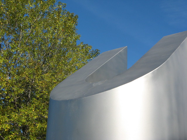 Sculpture en «U» 40 ans UQTR