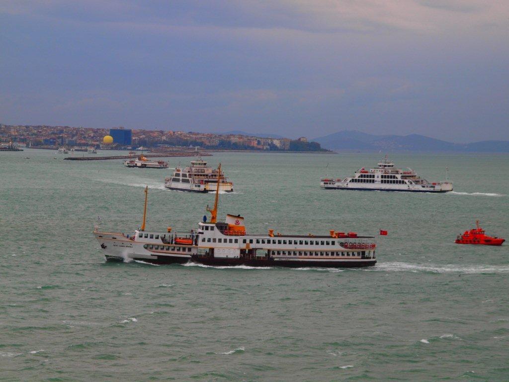 04 sailing the Bosphorus
