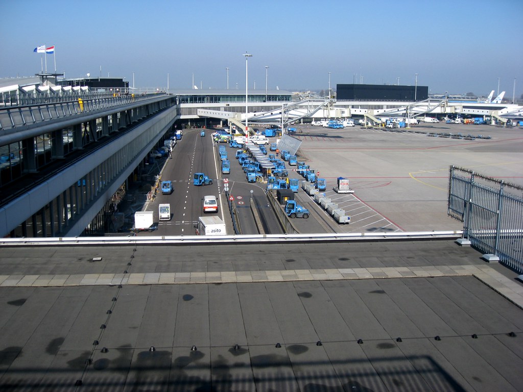 Schiphol terminal | The little blue service vehicles look li… | Flickr