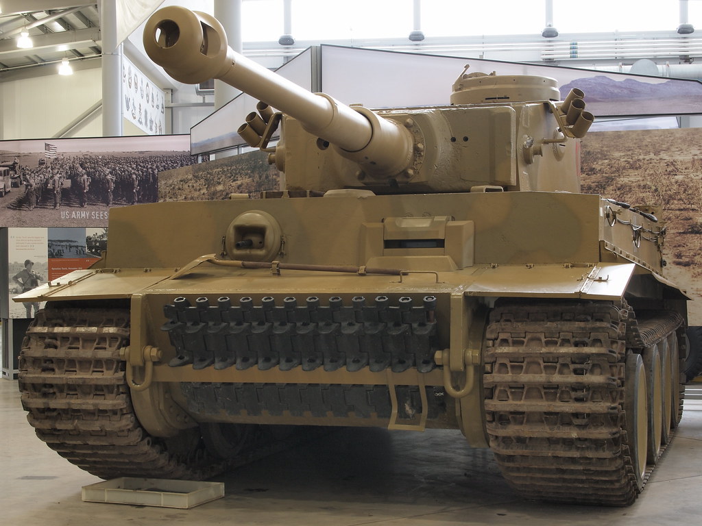 Тигр 1 год. Танк тигр 1. Танк Panzerkampfwagen vi тигр. Танк тигр Бовингтон. Танки тигр 1.