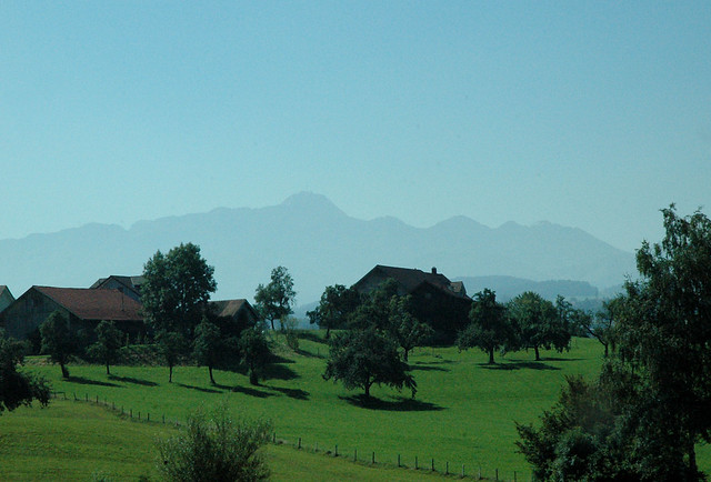 281.01.08.2007 Les Appenzell se découpant dans la brume de chaleur
