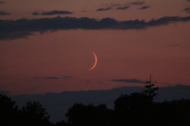 9% Waxing Crescent Moon, Whitby, Ontario