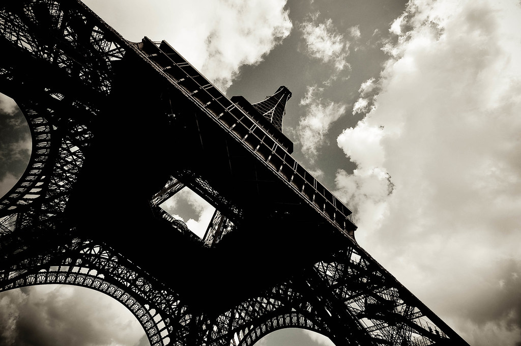 Eiffel monochromed by beketchai