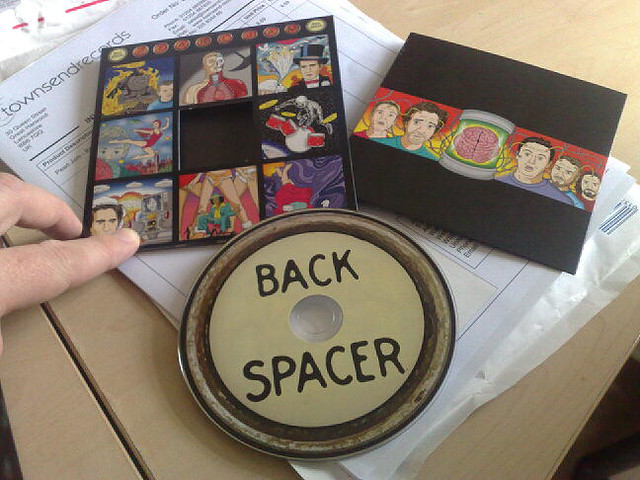 Well, well! Look what arrived this morning! Pearl Jam's new album Backspacer! Woo!