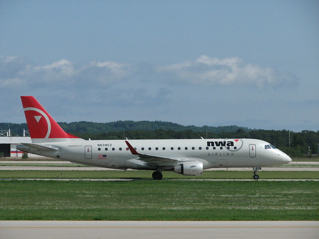 Northwest Airlink Embraer 175