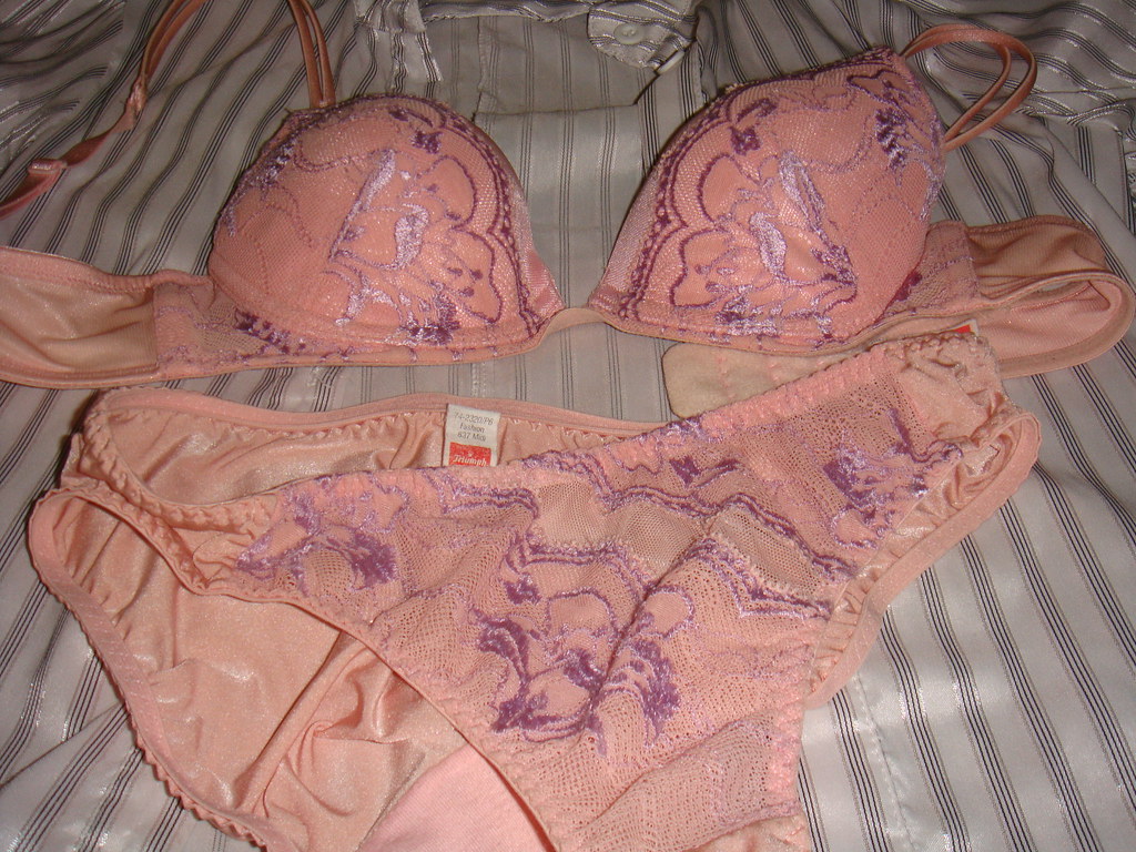 fashion lace triumph bra with panty, used bra and panty fro…