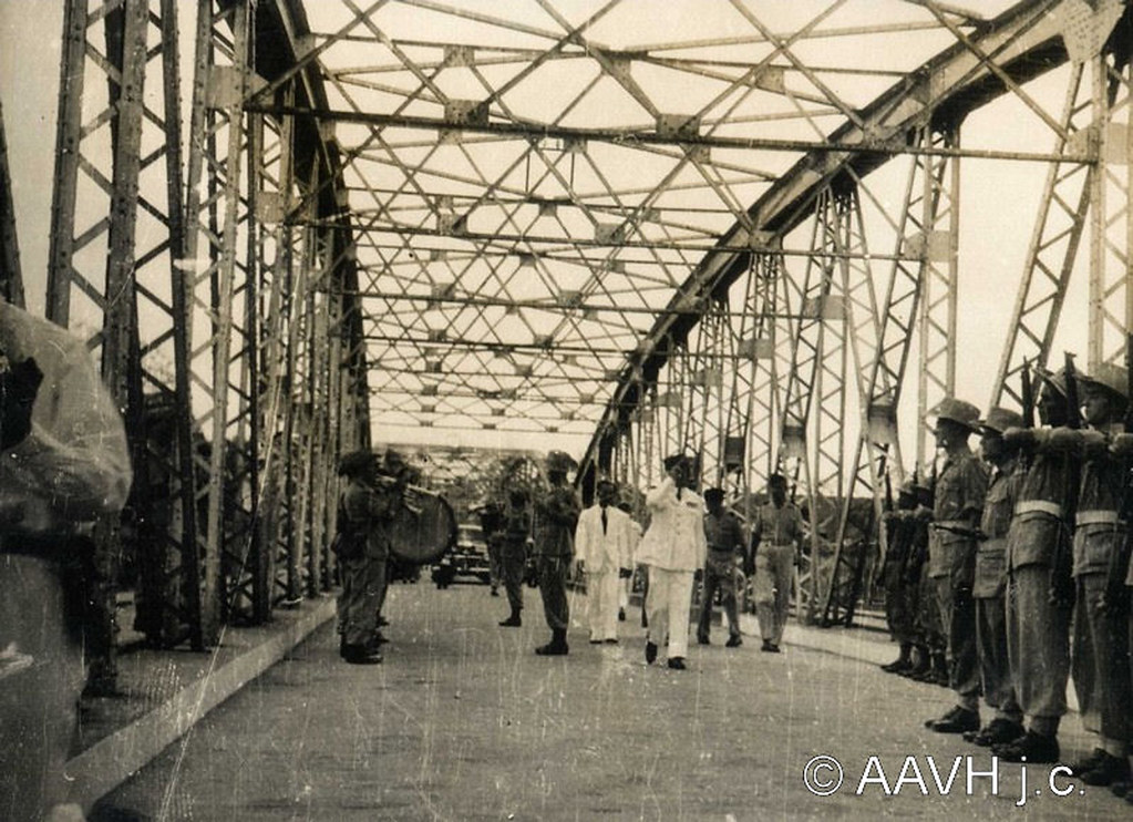 AP0858-Sogny-Marien - Hué, 1948 – Inauguration du pont Clemenceau restauré (2) - Khánh thành cầu Trường Tiền sau khi sửa chữa tạm