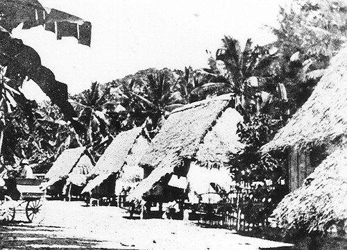Figure 13. Pole and thatch homes were common in Guam prior to World War II.

Micronesian Area Research Center (MARC)/Lawrence J. Cunningham