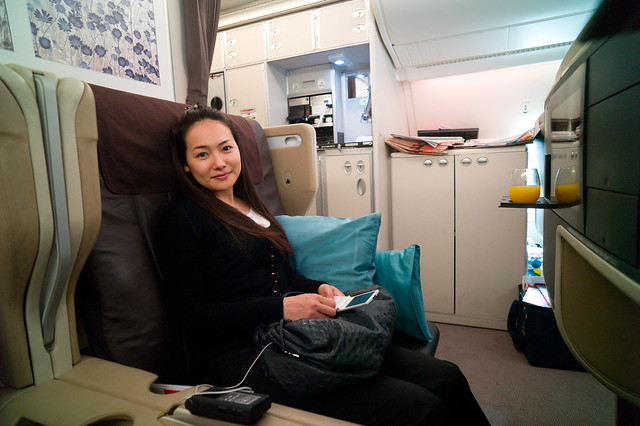 Mizuka in her ginormous SQ A380 business class seat
