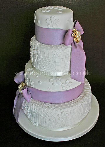 Wedding Cake (563) - Piping, Bows & Brooches