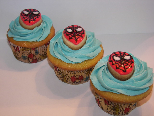 Spiderman cupcakes with mini cookie toppers