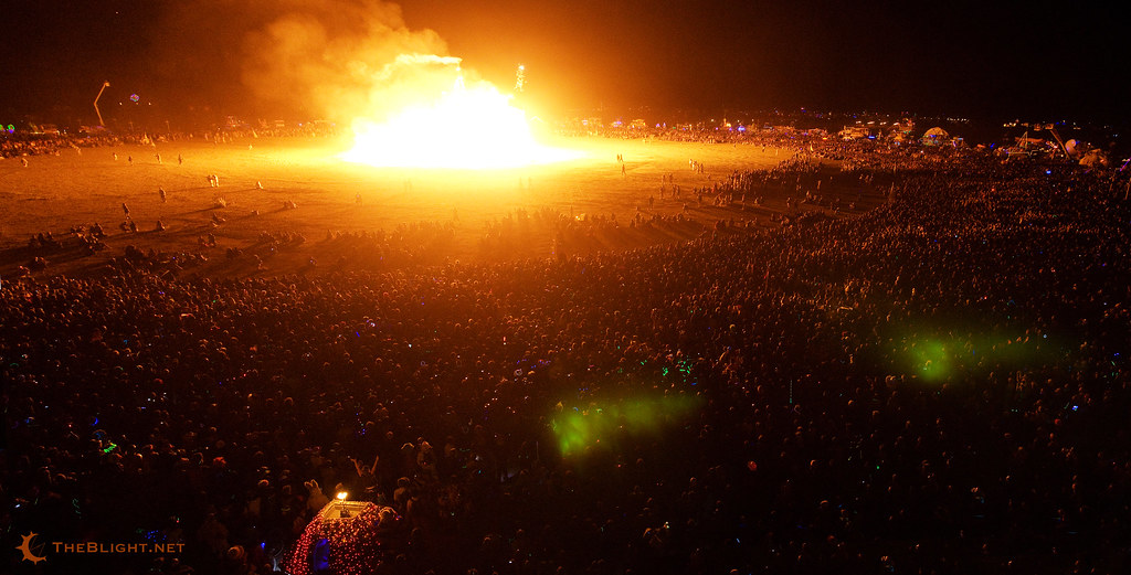 Burn Night and the citizens of Black Rock City: a panorama, 2009. Photo by Neil Girling; (CC BY-NC-ND 2.0)