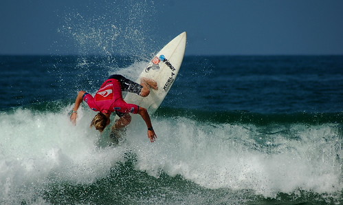 Small conditions but the best surf of the world. | by Photo from Jalvo.
