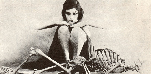 Theda Bara and one of her victims