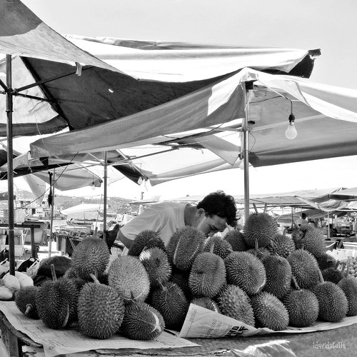street bw geotagged market durian kotakinabalu bazaar sabah dragondaggerphoto geo:lat=598049 geo:lon=116071093