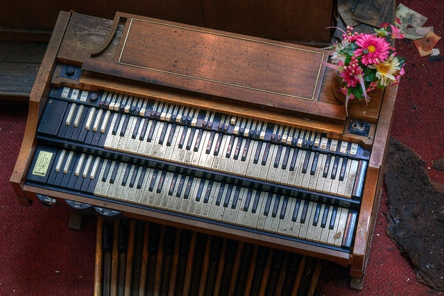 Still life with organ and flowers