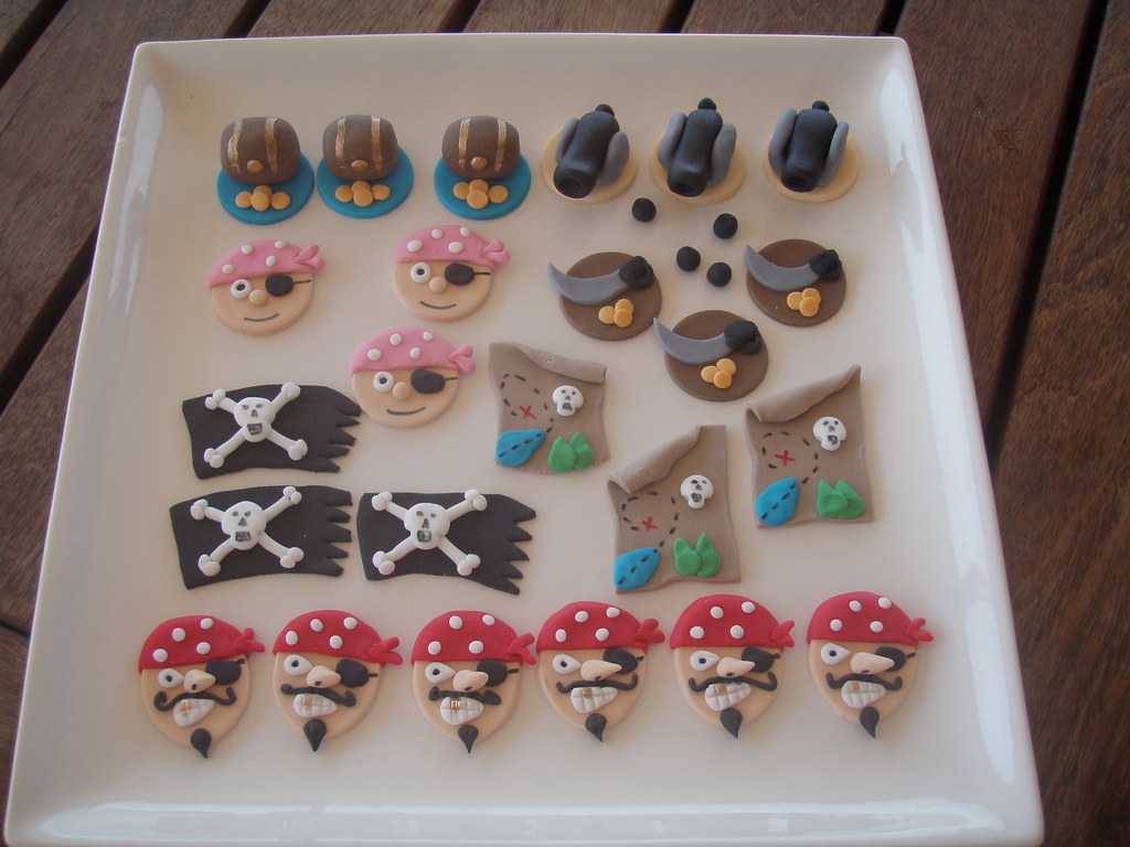 Mossy's masterpiece- Pirate cupcake toppers made to match …