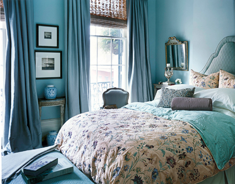 Lovely blue bedroom: Benjamin Moore 'Woodlawn Blue' + embroidered silk duvet