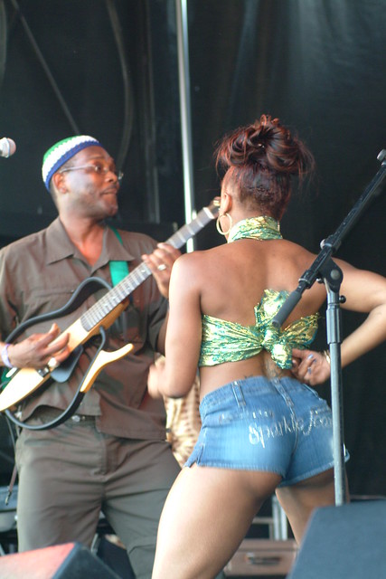 DSCF7430 Abdul Tee Jay from Sierra Leone and his Rokoto Band at Rise Festival Burgess Park London Beautiful Lady Exotic Cultural Dancer