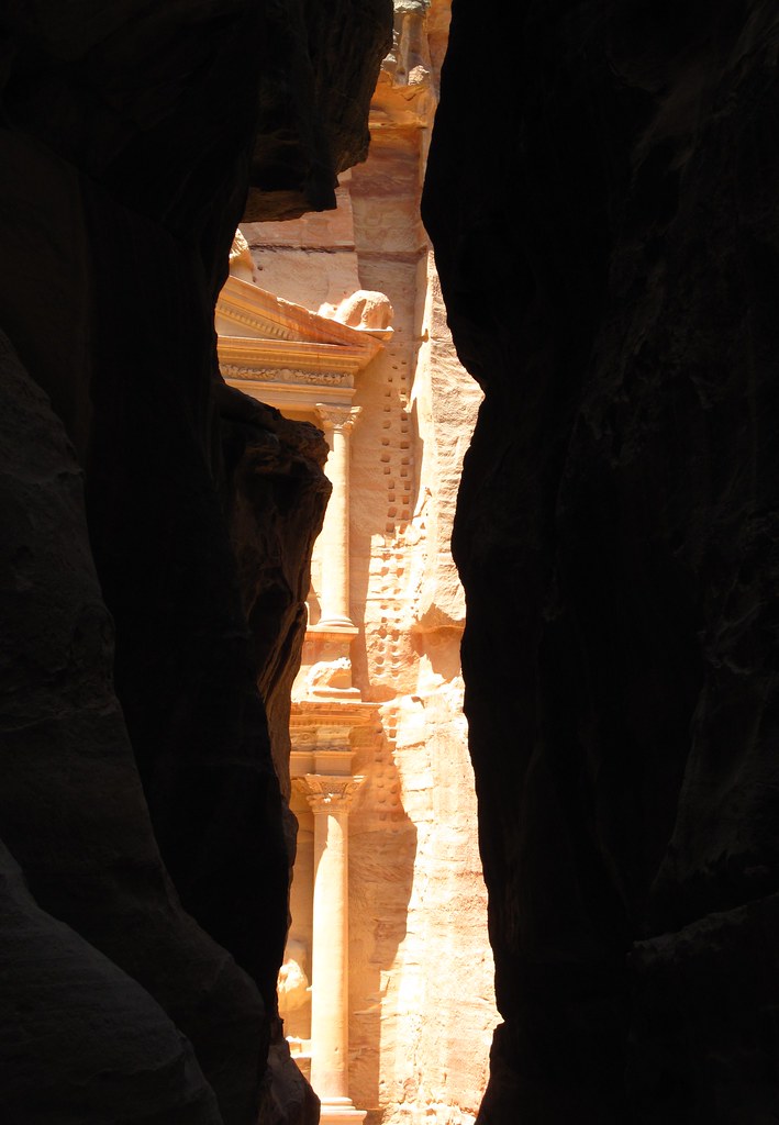 Petra (HKJ) - The gorge....mystery and beauty