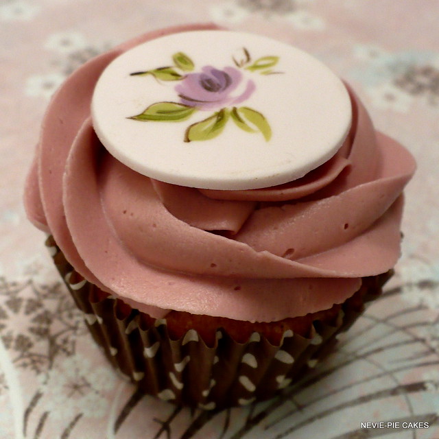 Dusky rose cupcake