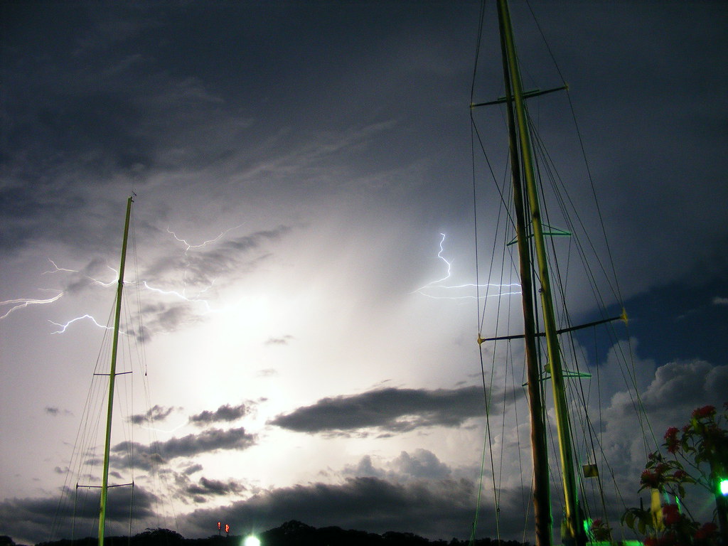 do sailboat masts attract lightning