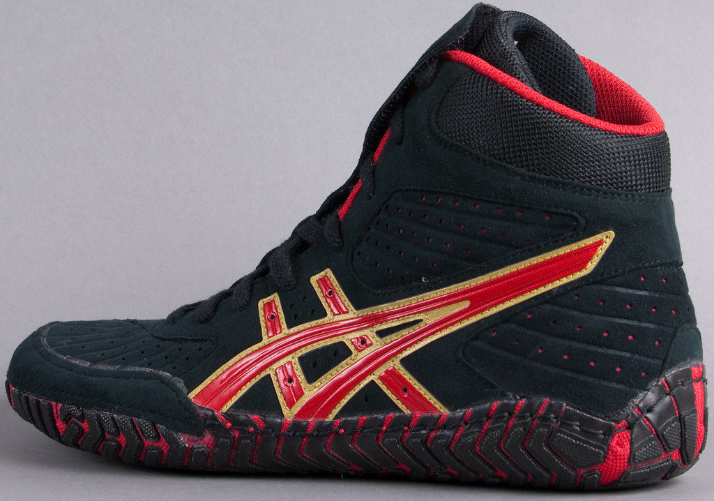 asics aggressor 1 black and red