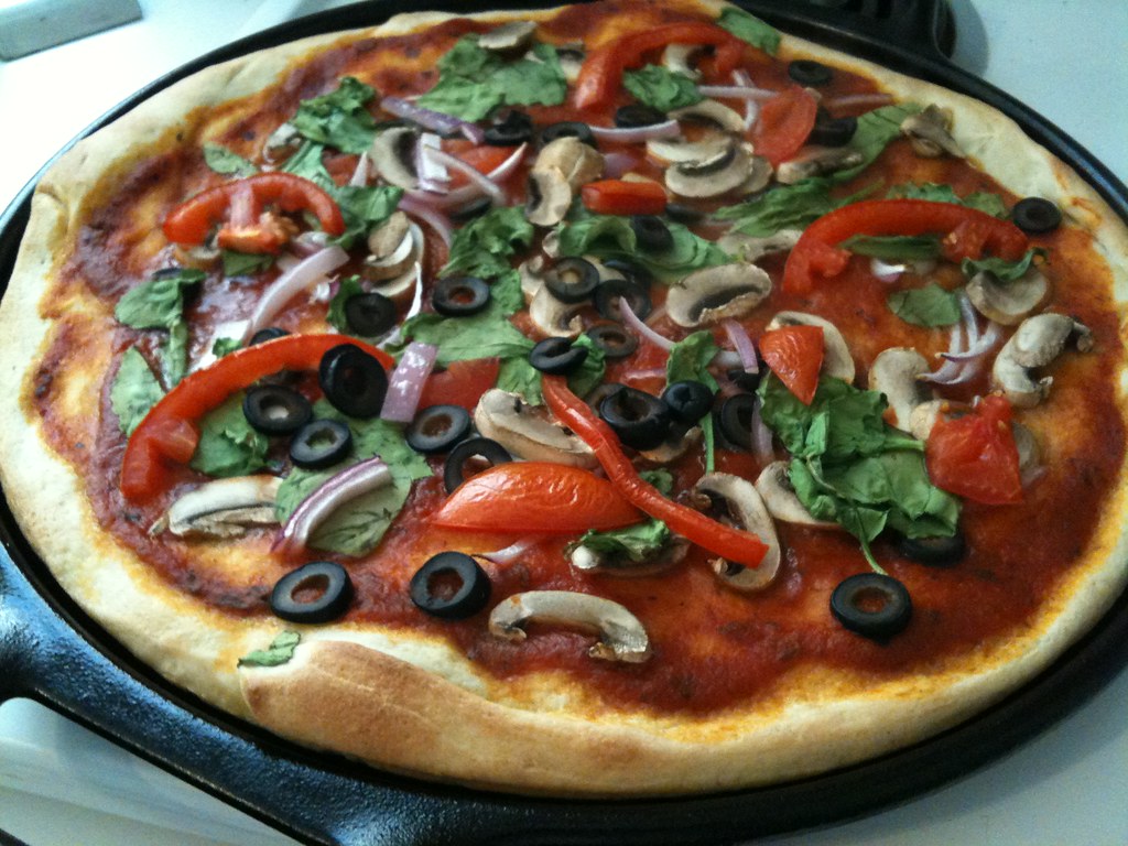 Cheeseless pizza #2 | Sprayed pan with canola. I took the Pi… | Flickr