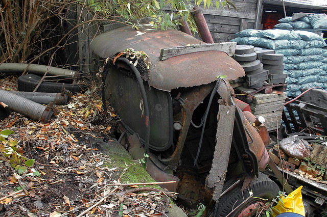 LAD collapse -- Leyland Comet in tatters
