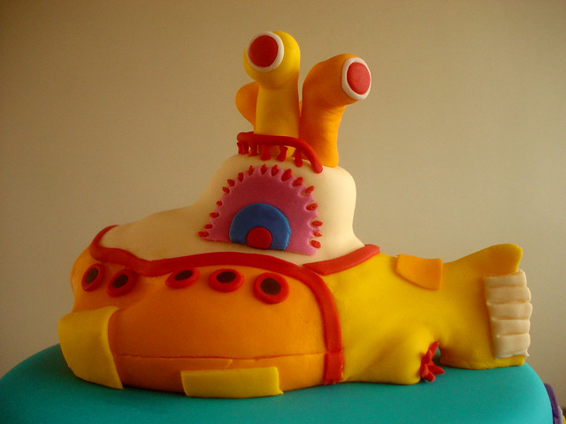 Bolo Yellow Submarine (Yellow Submarine Cake) - Capa da revista CAKE DESIGN (Cover of the CAKE DESIGN MAGAZINE!