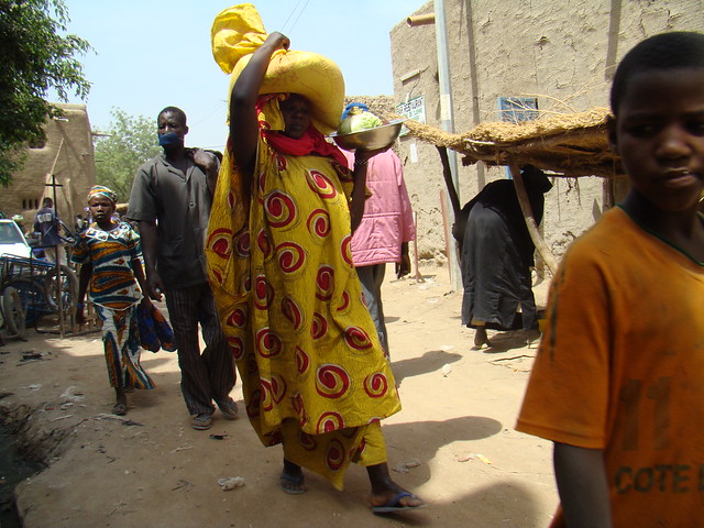 niña niño mujer su gente Djenné Mali 70