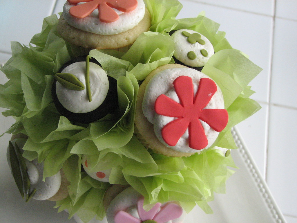 Cupcake bouquet with fondant flowers