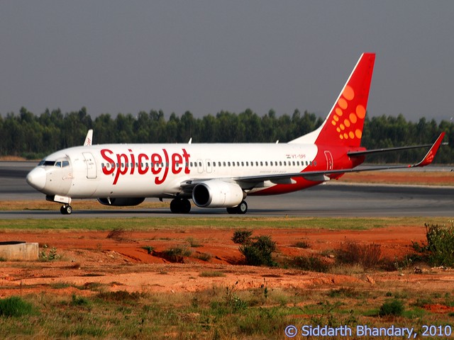 Spicejet Boeing 737 entering the ramp