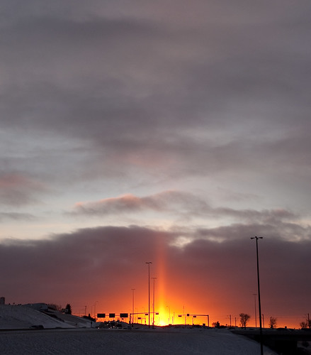 morning winter light sky orange calgary colors sunrise beam sunbeam straightup deerfoottrail